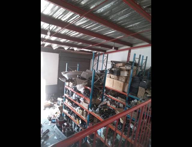 192M² FACTORY TO LET IN JET PARK